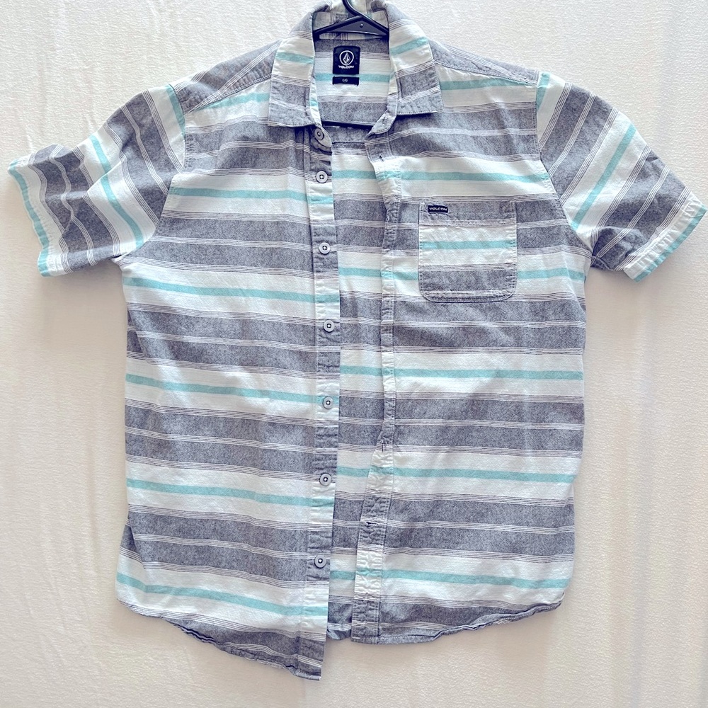 Volcom Large Multi colored striped short sleeve button down shirt.
